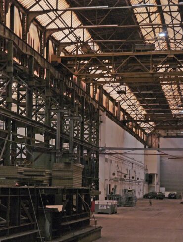 green and brown industrial machine
