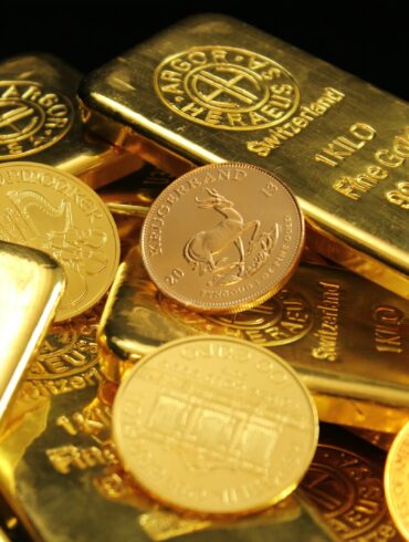 gold and silver round coins