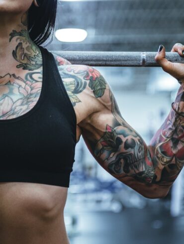 woman carrying barbell
