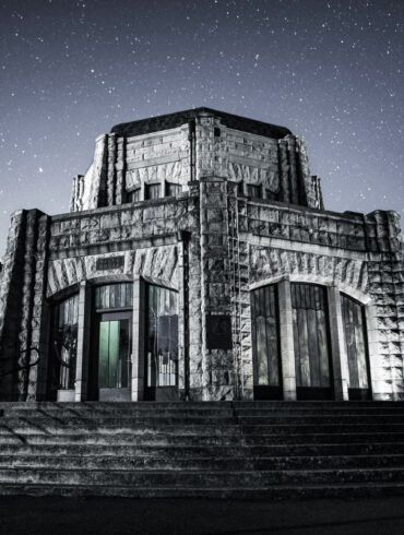 gray concrete building