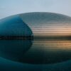 a building that is reflecting in the water