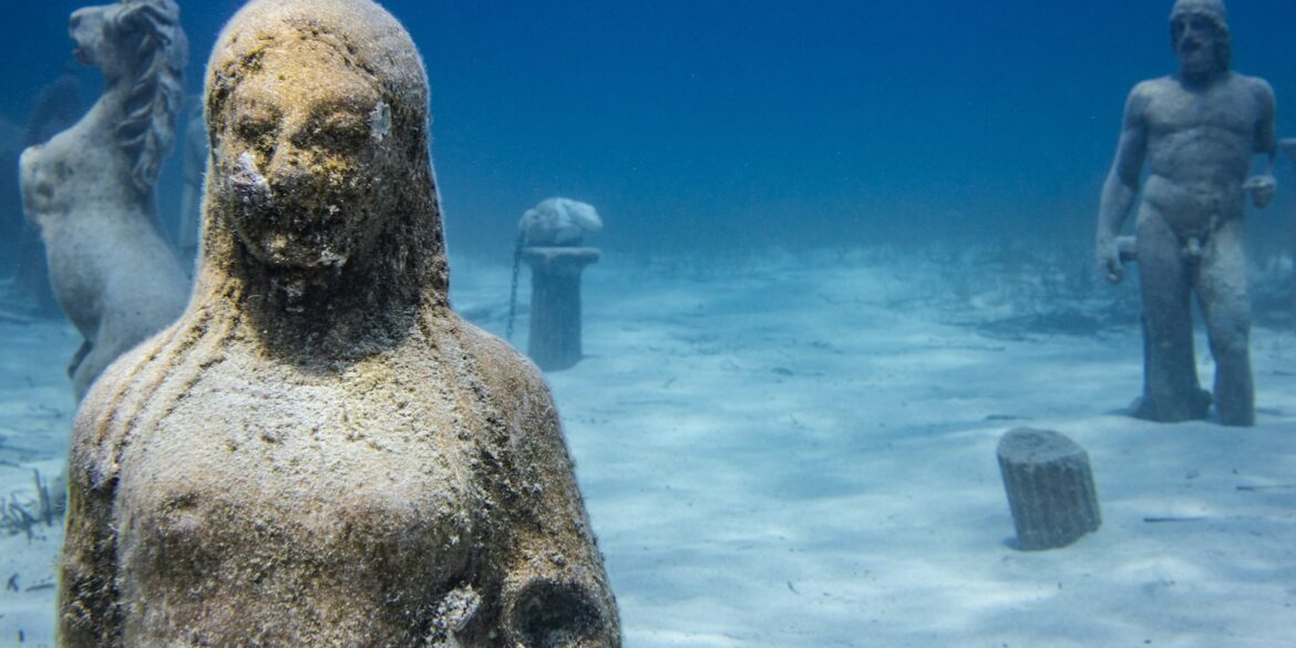 a statue of a man and a woman in the water