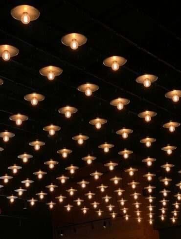 A room with a lot of lights hanging from the ceiling