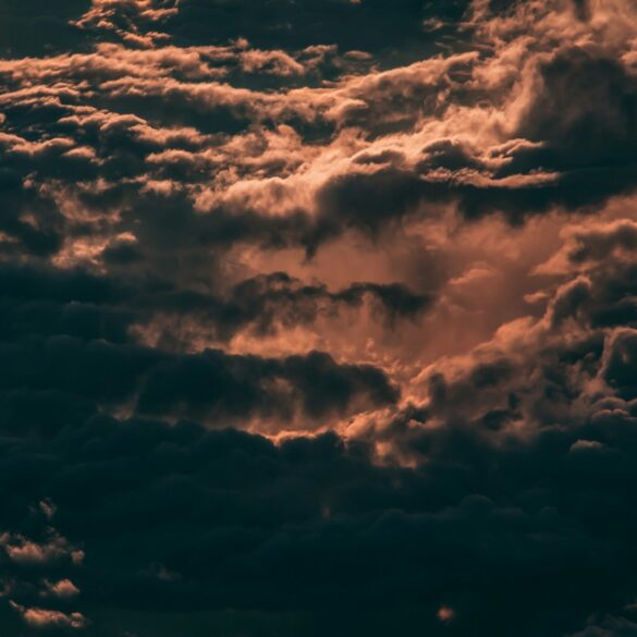 gray and white clouds